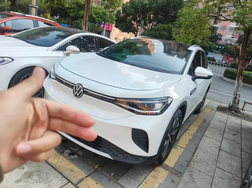 2024 VOLKSWAGEN ID.4 view 1