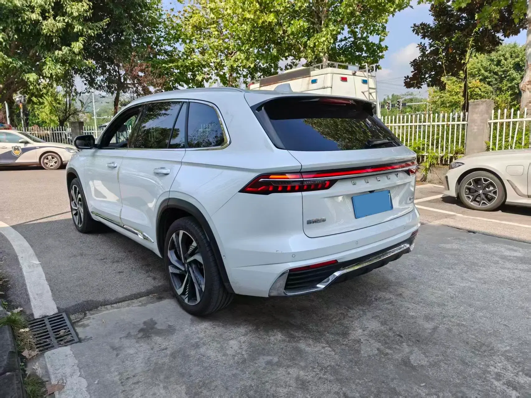 2021 GEELY MONJARO thumbnail 3