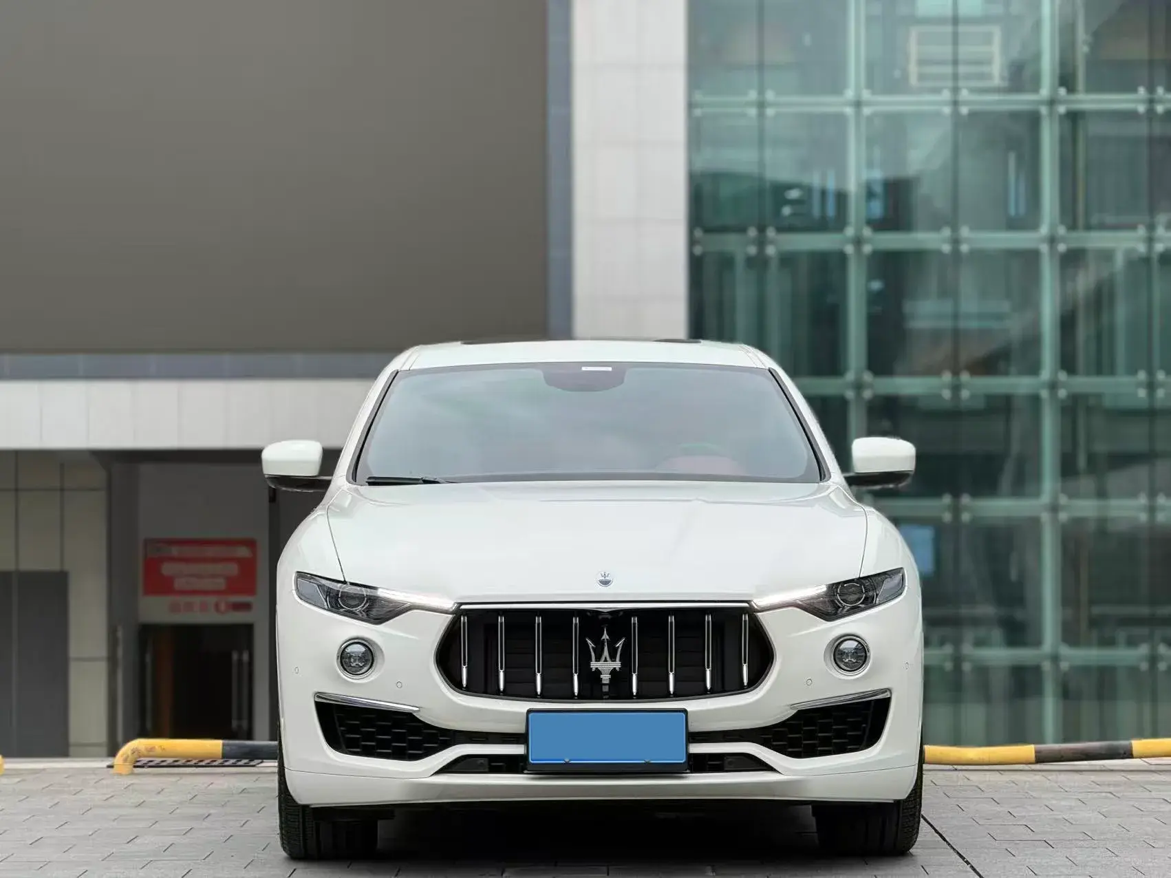 2022 MASERATI LEVANTE thumbnail 2