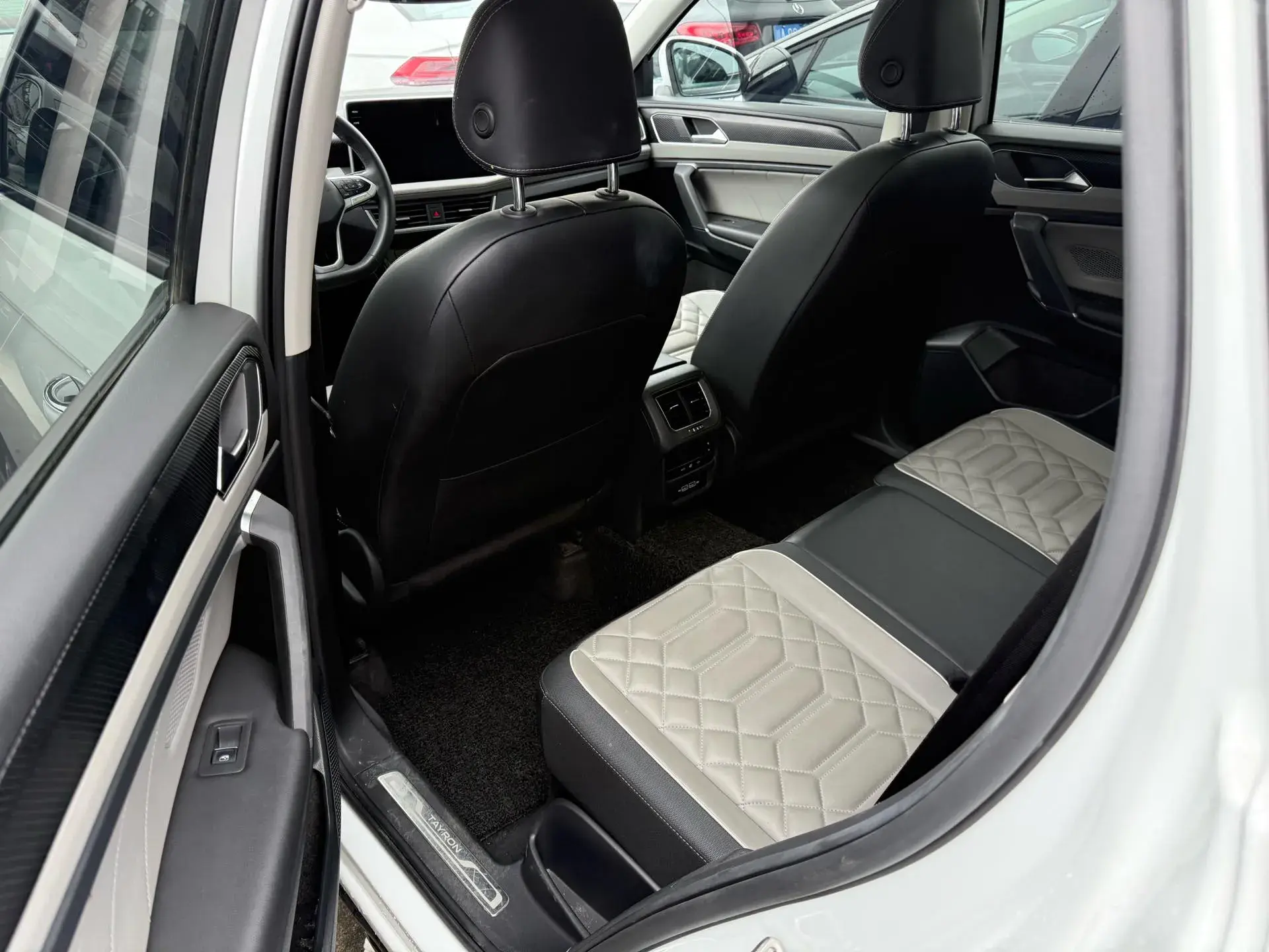 2023 VOLKSWAGEN TAYRON thumbnail 4