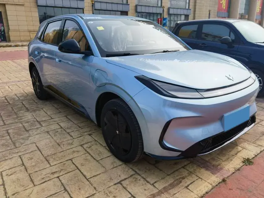 2025 ARCFOX T1 thumbnail 3