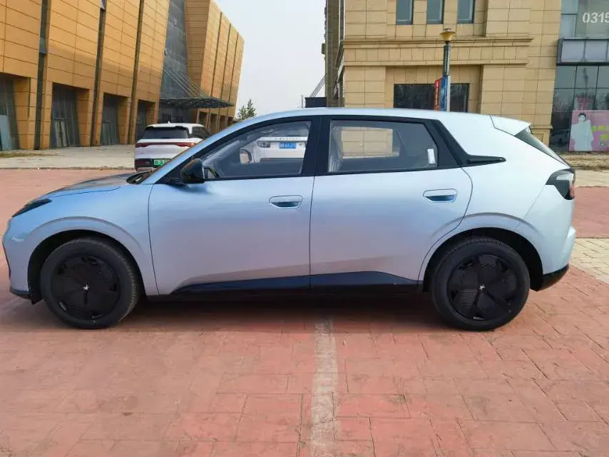 2025 ARCFOX T1 thumbnail 4