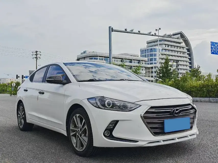 2016 HYUNDAI ELANTRA thumbnail 3