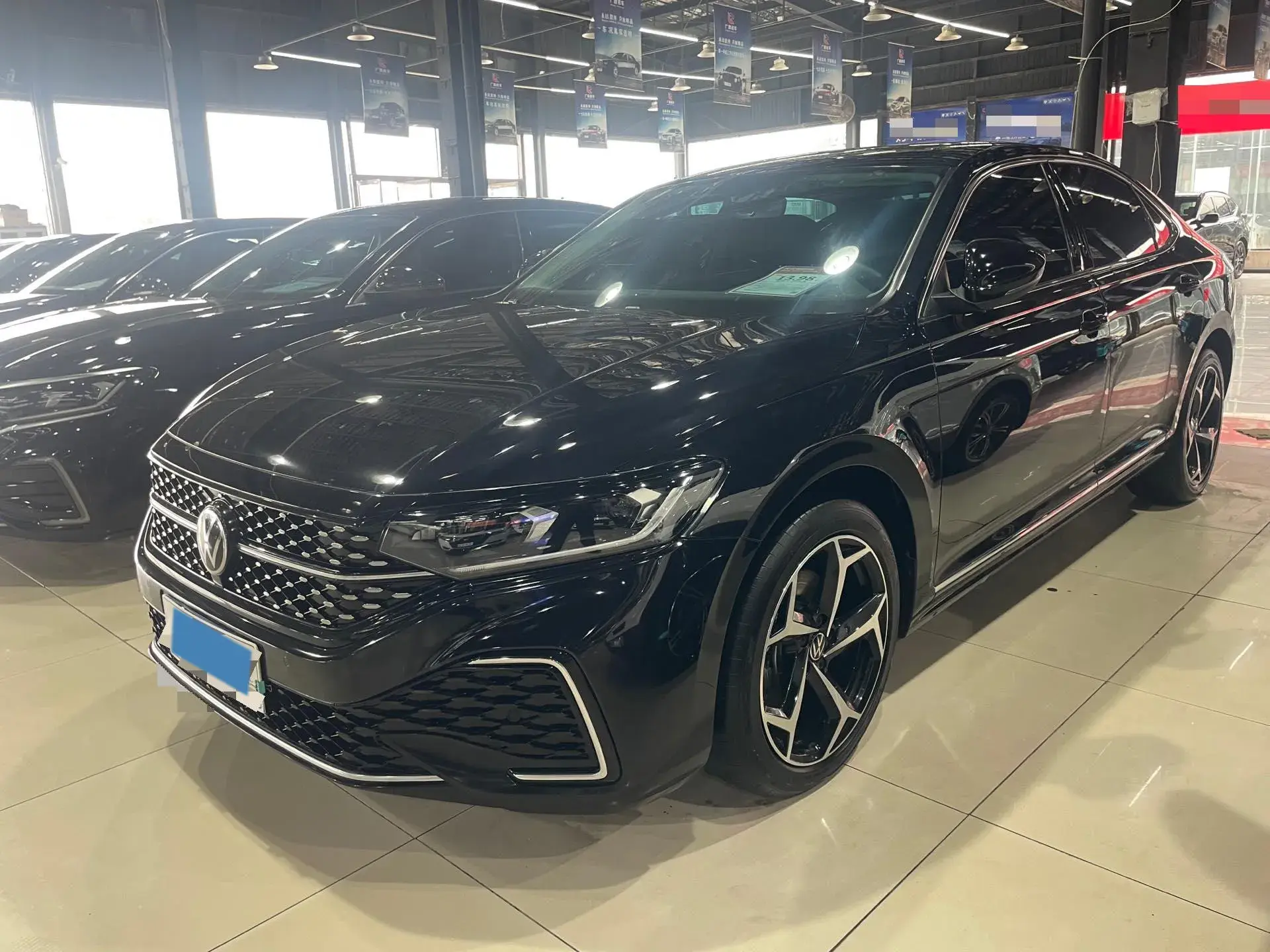 2024 VOLKSWAGEN PASSAT view 1