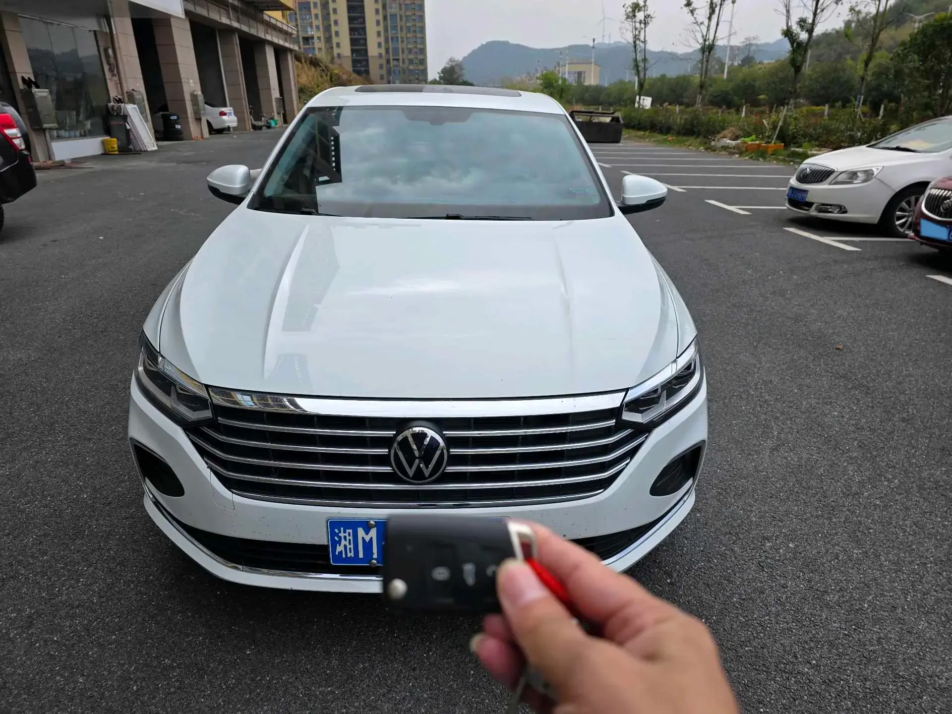 2023 VOLKSWAGEN LAVIDA thumbnail 2