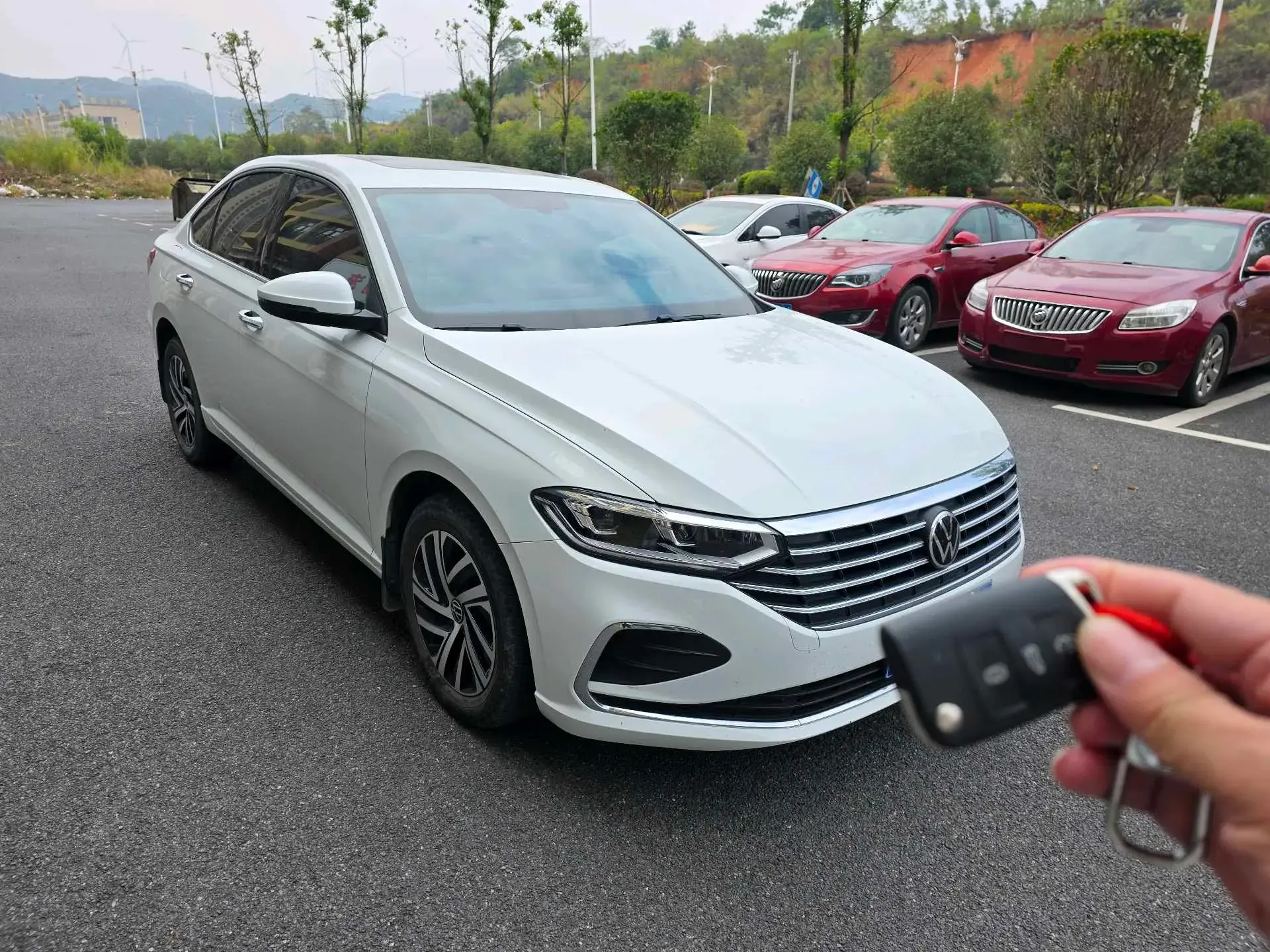 2023 VOLKSWAGEN LAVIDA thumbnail 3