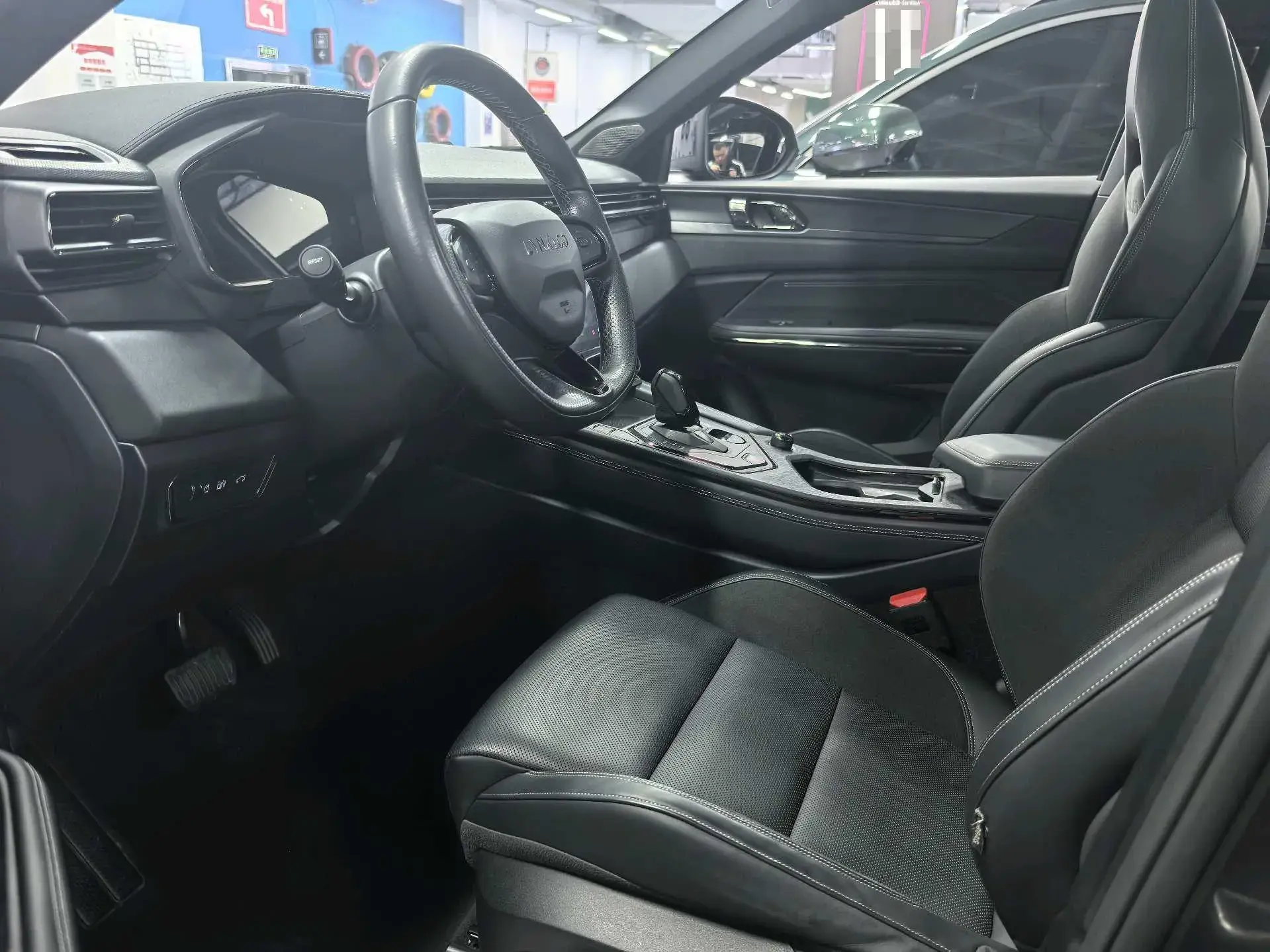 2023 LYNK&CO 01 thumbnail 3