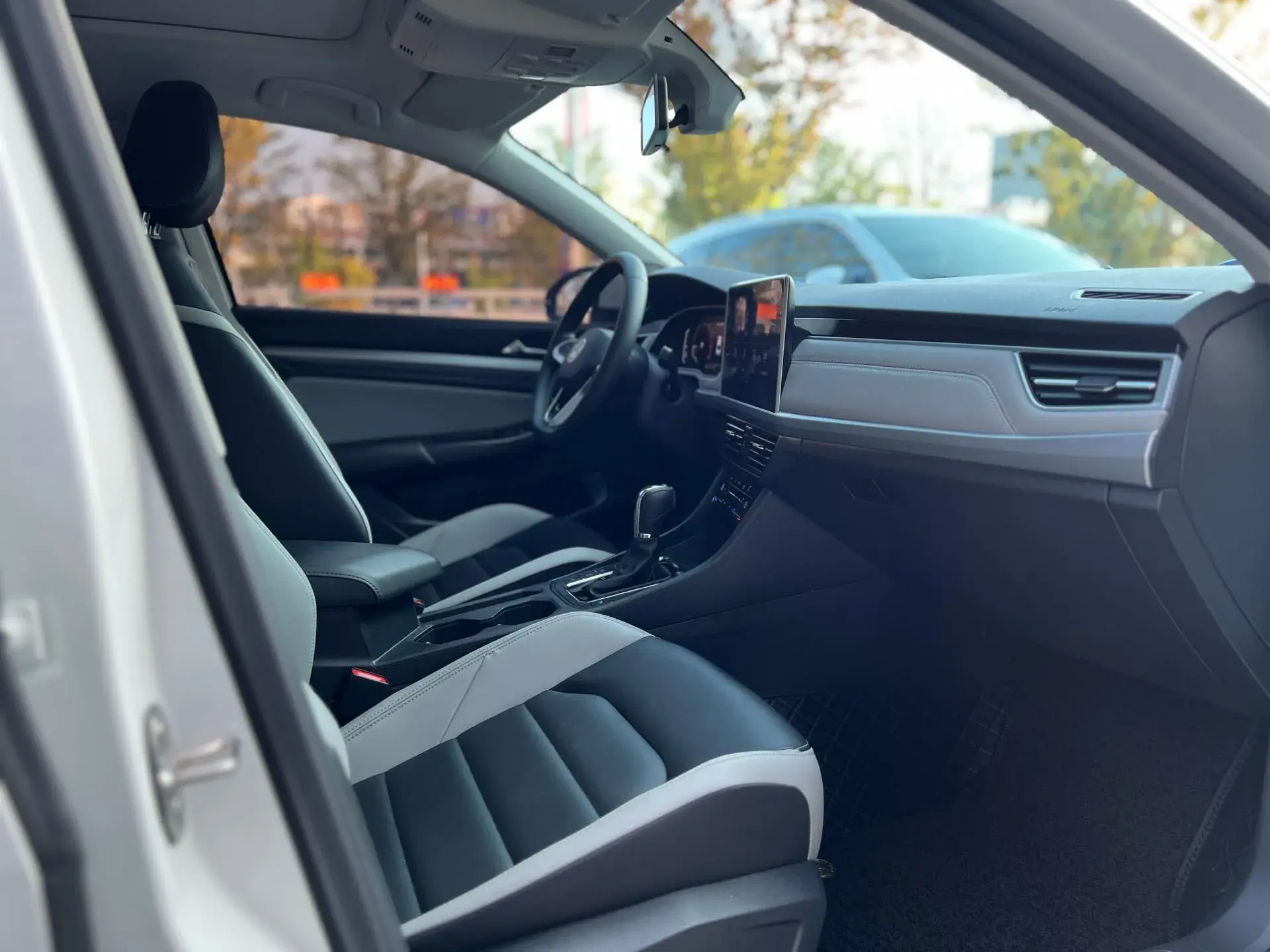 2023 VOLKSWAGEN BORA thumbnail 4