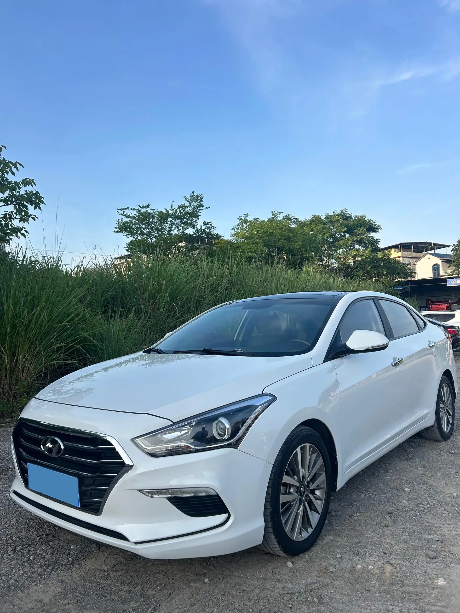 2019 HYUNDAI MISTRA view 1