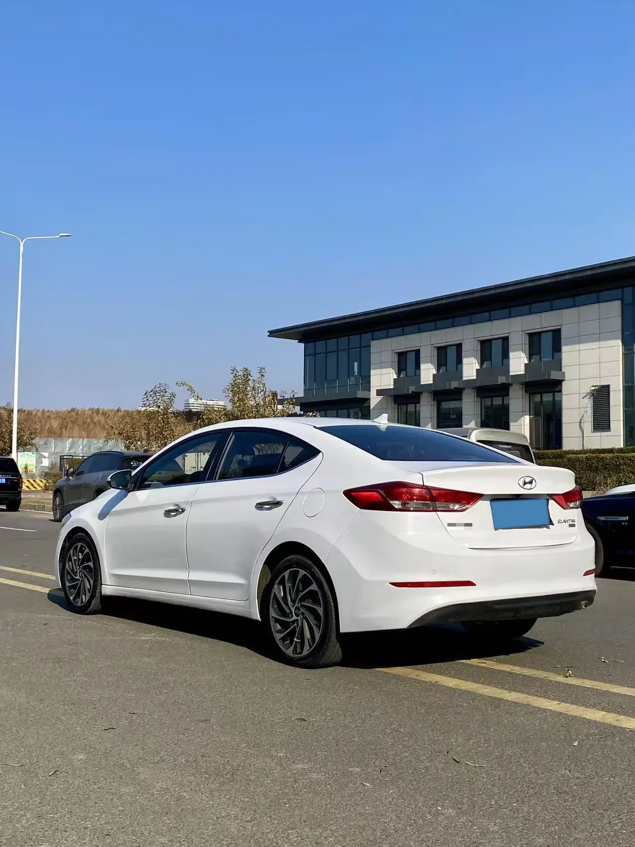 2019 HYUNDAI ELANTRA thumbnail 4