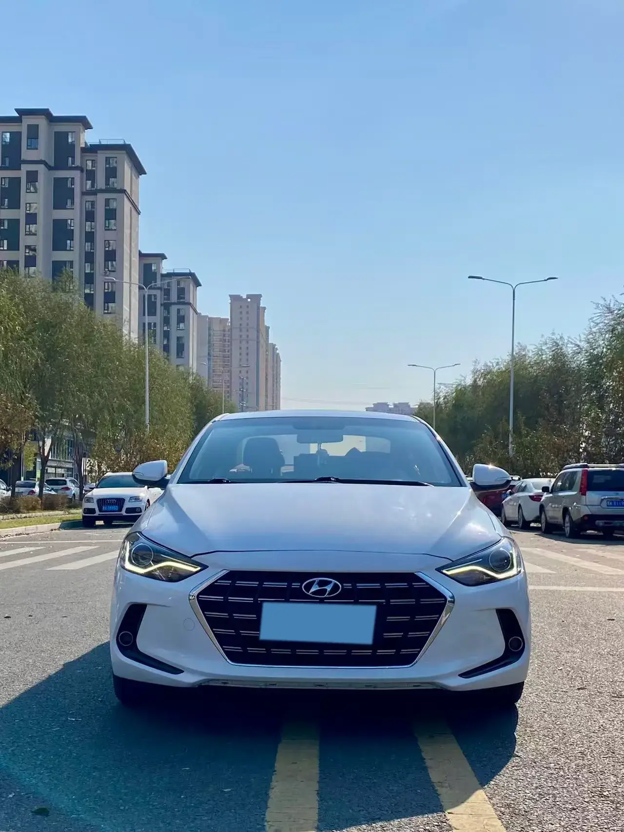 2019 HYUNDAI ELANTRA thumbnail 3
