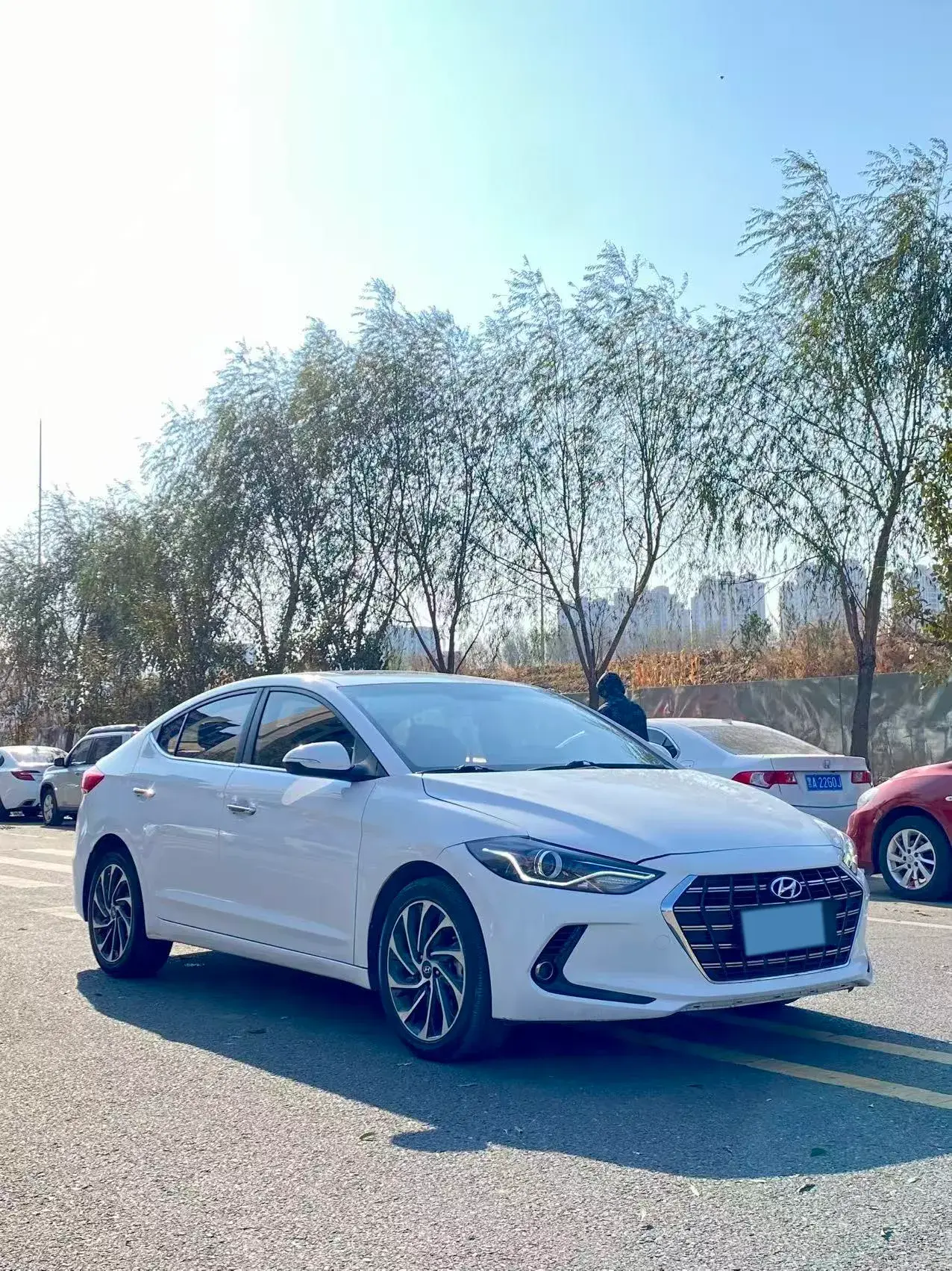 2019 HYUNDAI ELANTRA thumbnail 2
