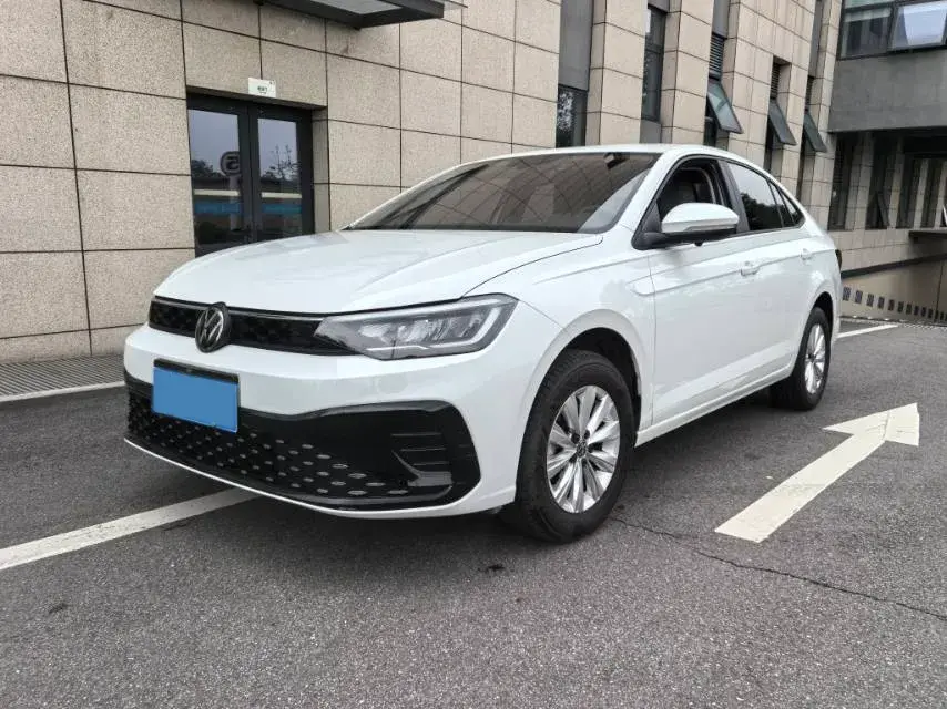 2025 VOLKSWAGEN LAVIDA view 1