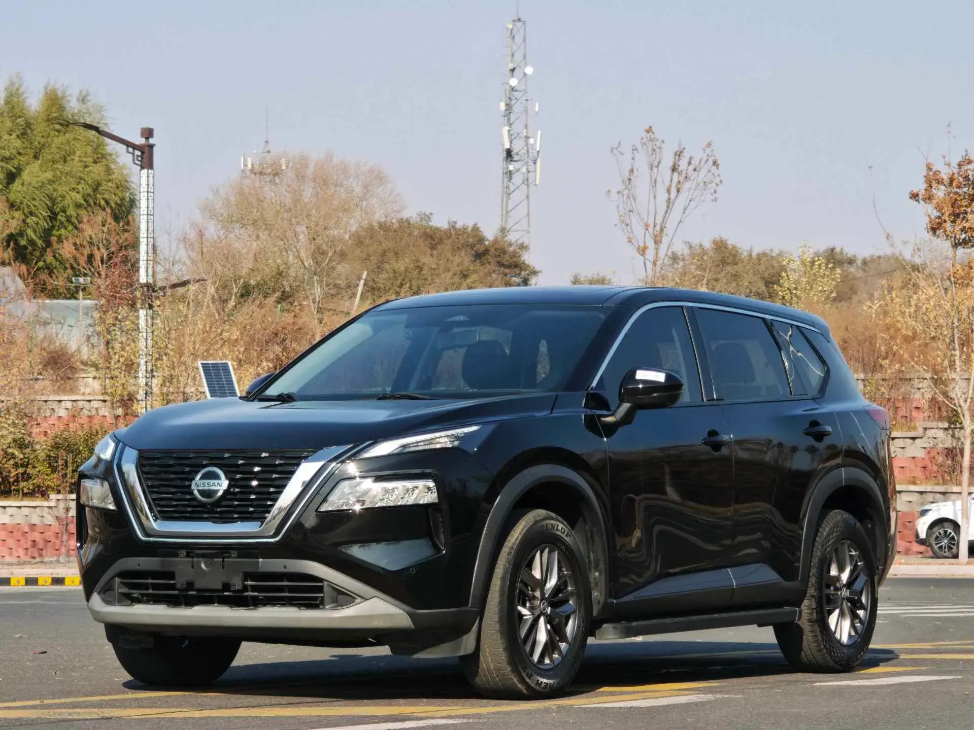 2021 NISSAN X-TRAIL view 1