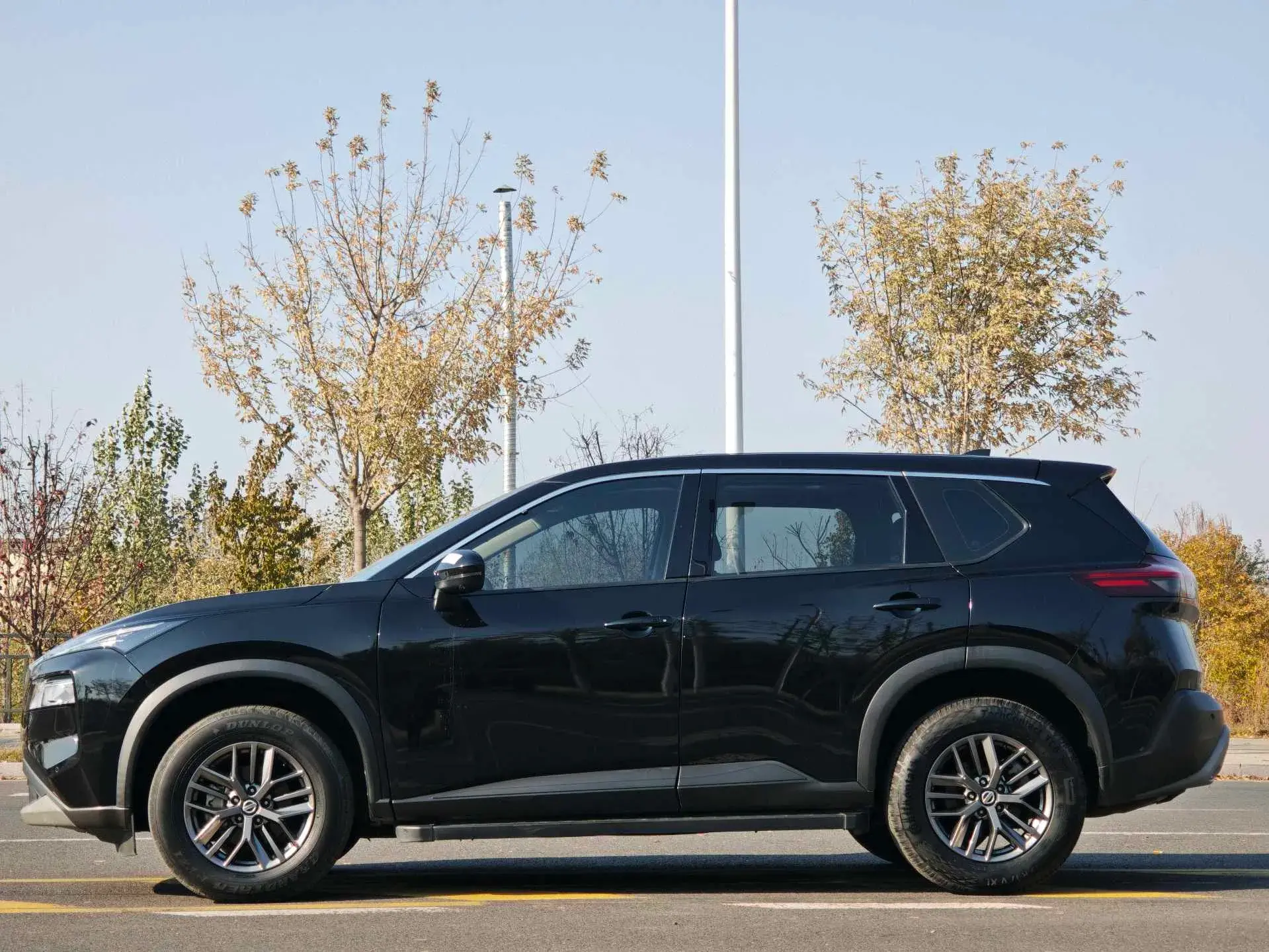 2021 NISSAN X-TRAIL thumbnail 4