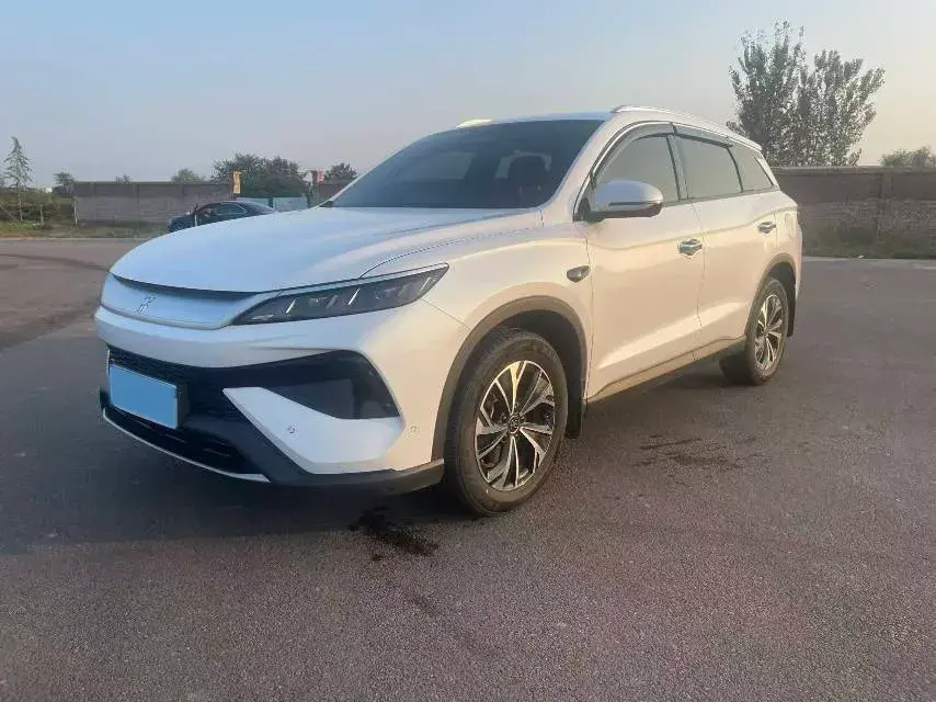 2023 BYD SONG view 1