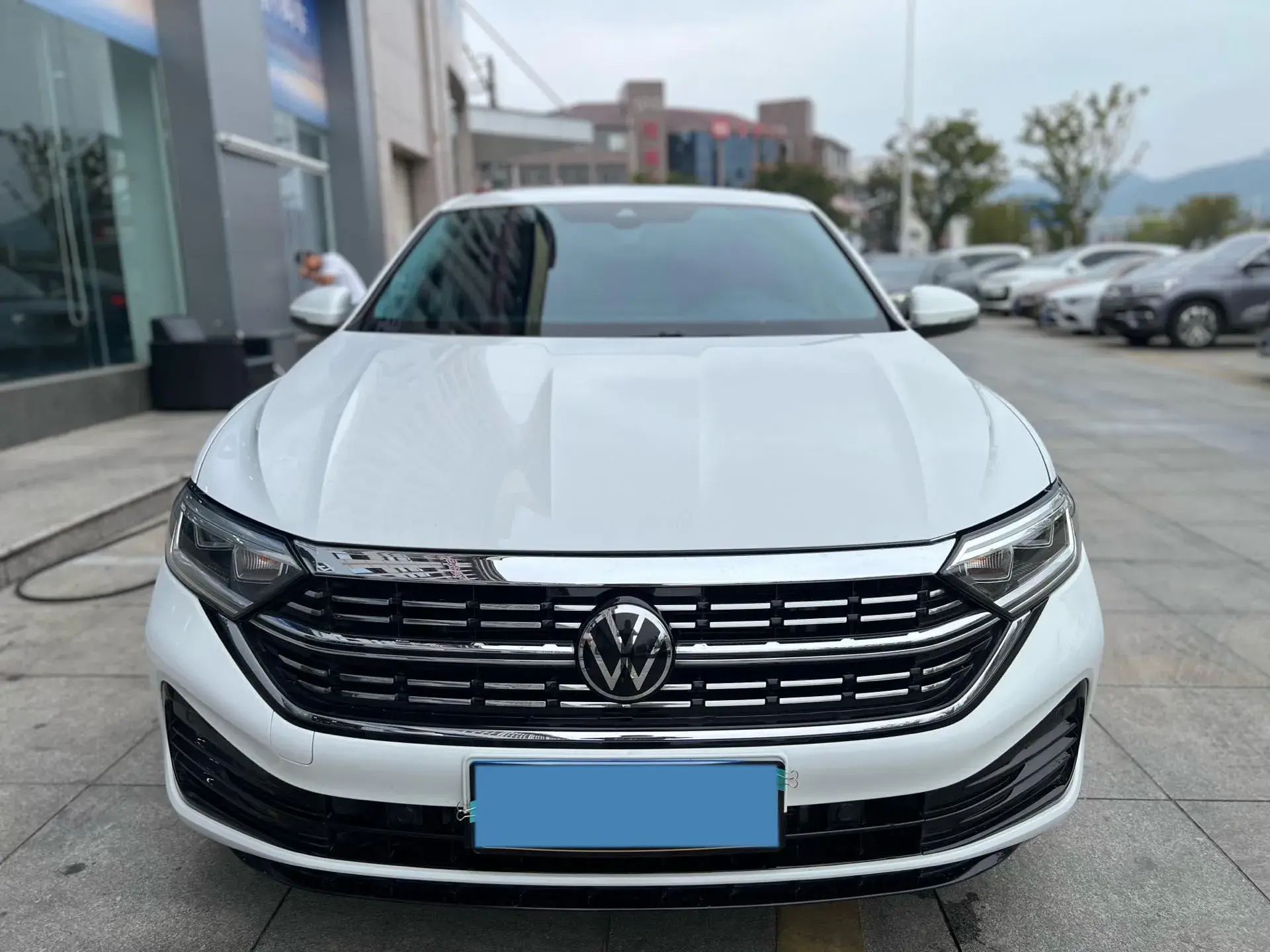 2023 VOLKSWAGEN SAGITAR thumbnail 2