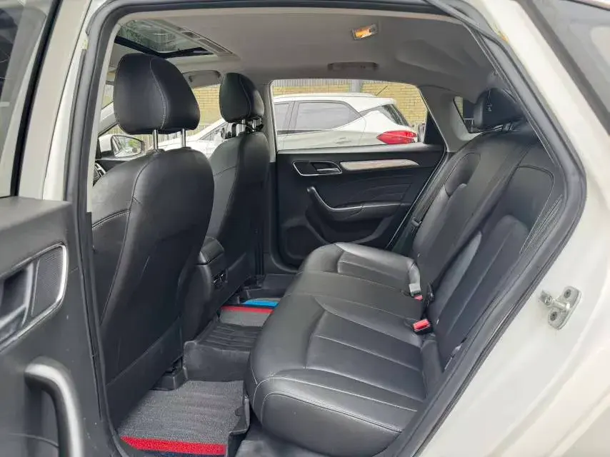 2017 ROEWE I6 thumbnail 3