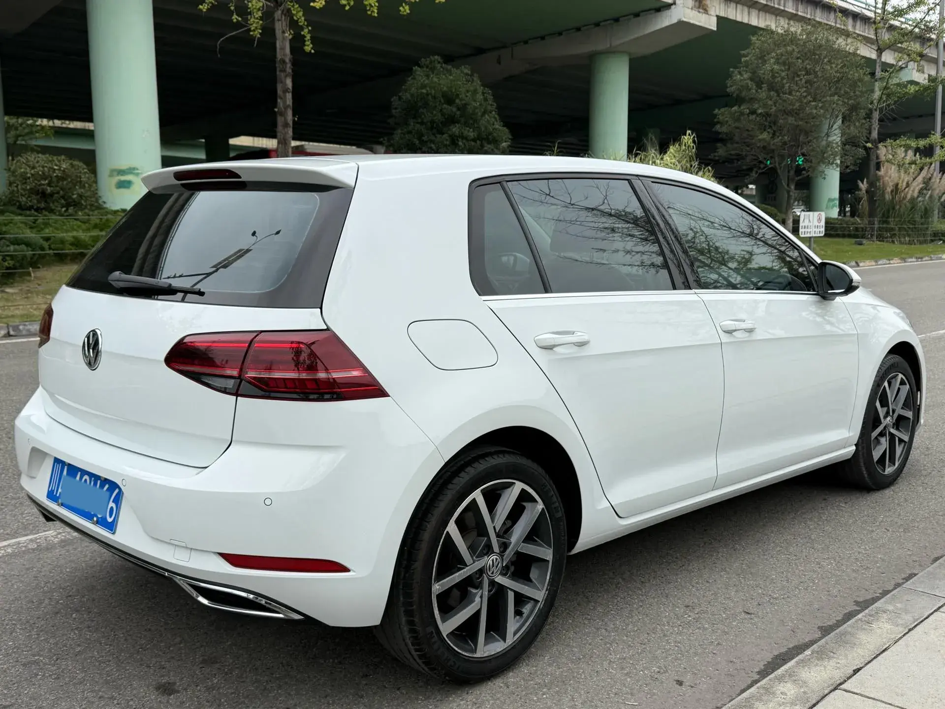 2018 VOLKSWAGEN GOLF thumbnail 3