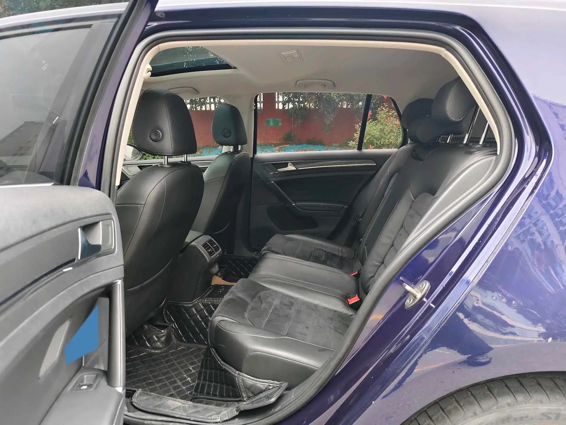 2019 VOLKSWAGEN GOLF thumbnail 4