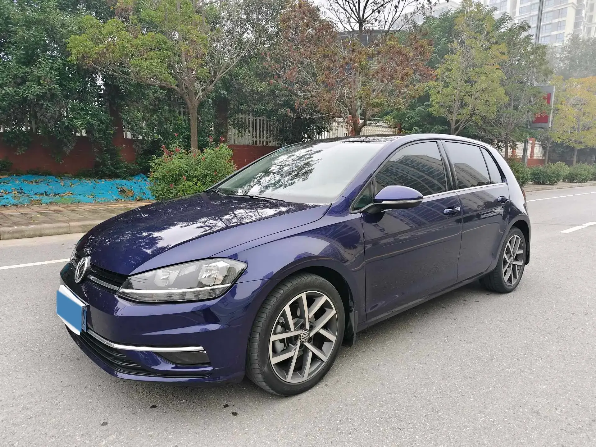 2019 VOLKSWAGEN GOLF view 1