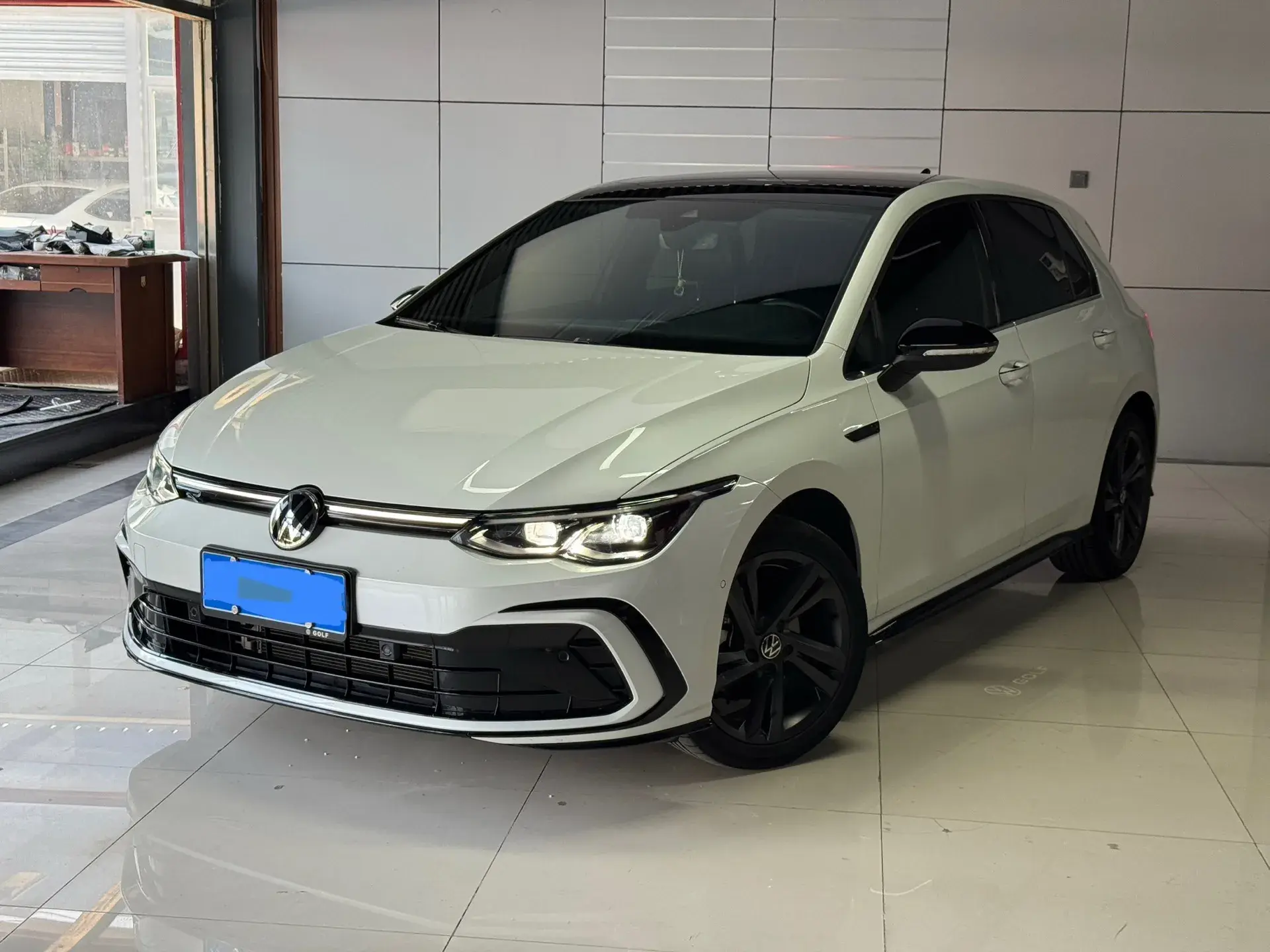 2021 VOLKSWAGEN GOLF view 1