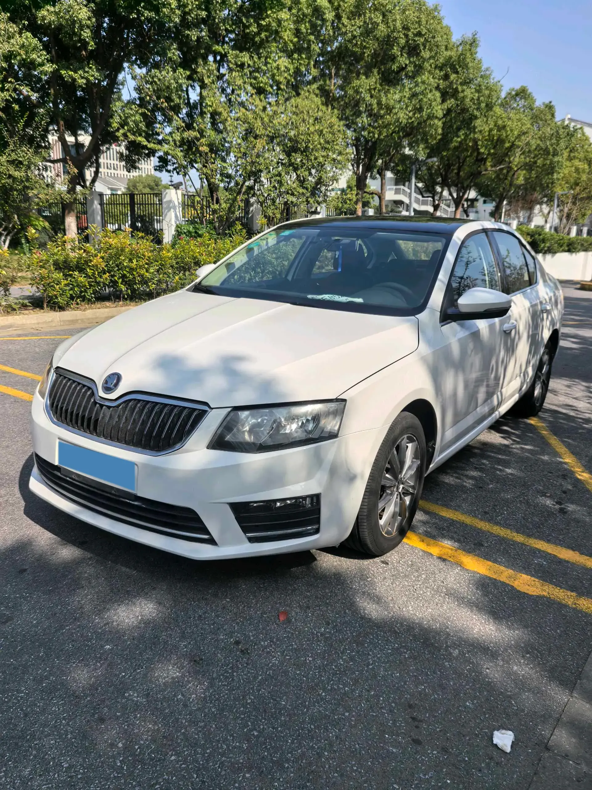 2017 SKODA OCTAVIA view 1