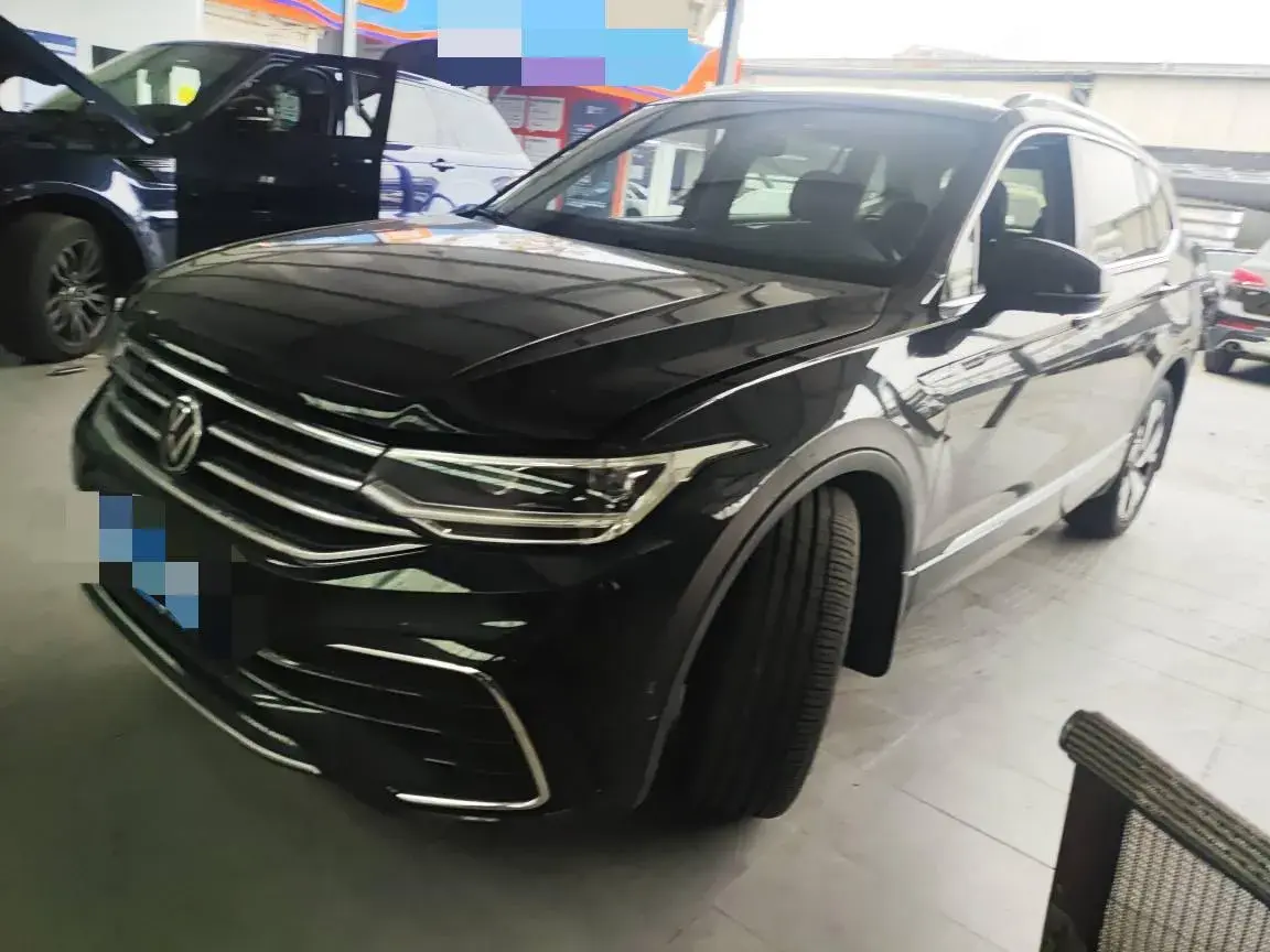 2023 VOLKSWAGEN TIGUAN view 1
