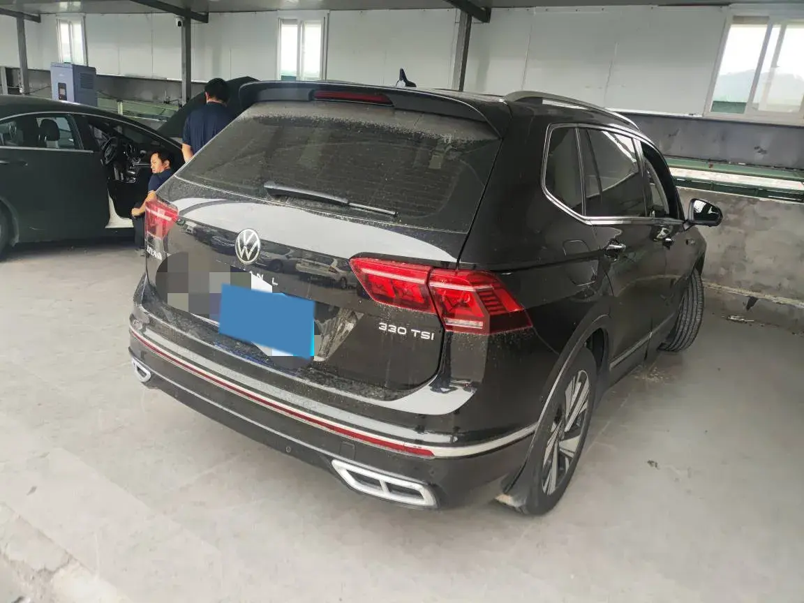 2023 VOLKSWAGEN TIGUAN thumbnail 2