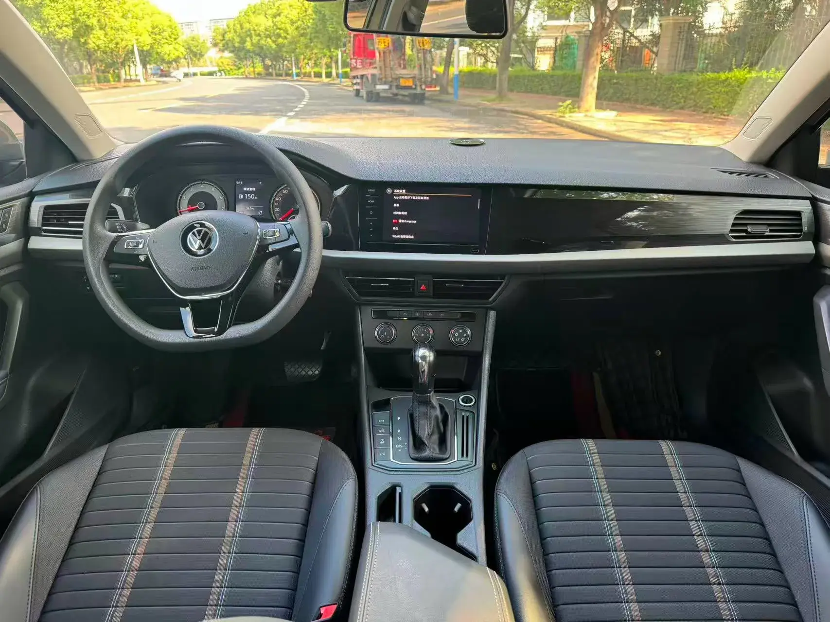 2019 VOLKSWAGEN LAVIDA thumbnail 4