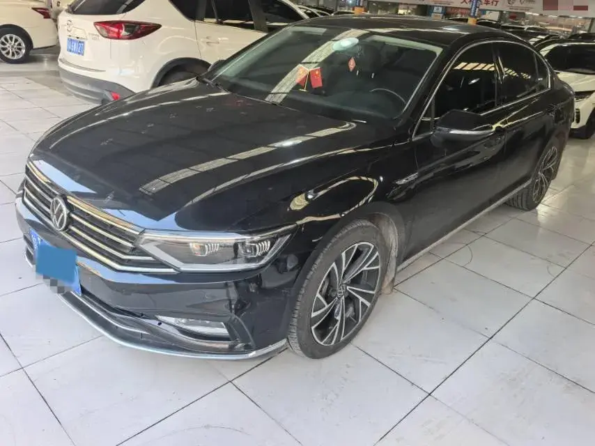 2020 VOLKSWAGEN MAGOTAN view 1