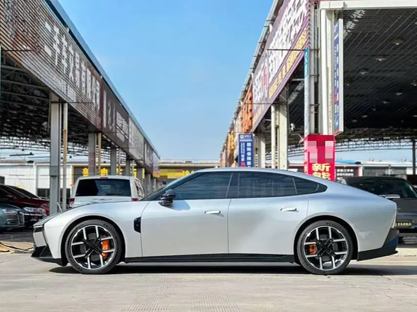 2025 XPENG P7 thumbnail 3