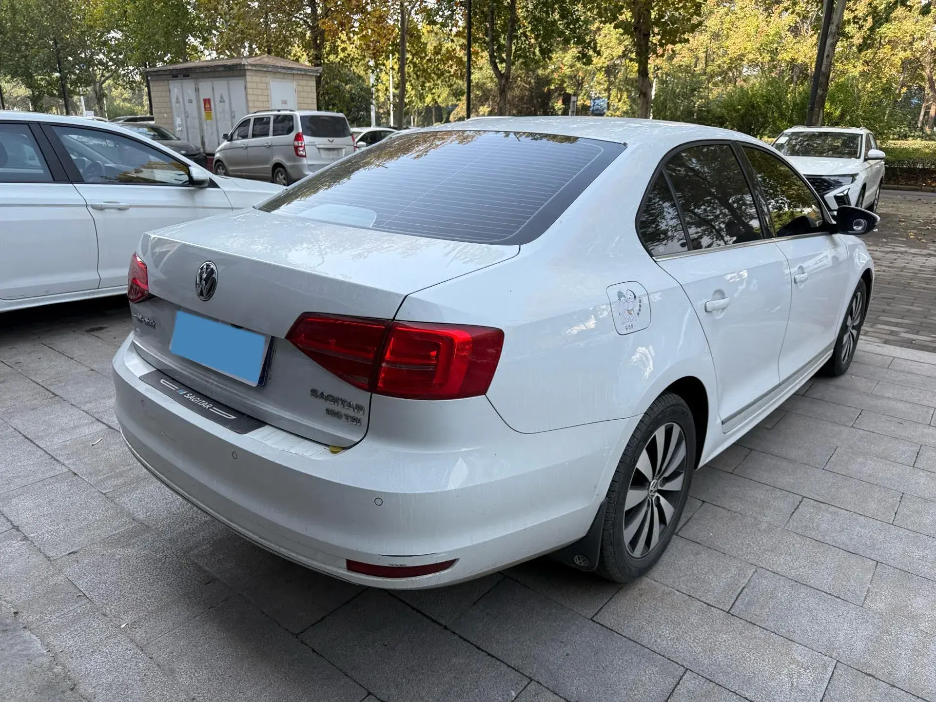 2017 VOLKSWAGEN SAGITAR thumbnail 4