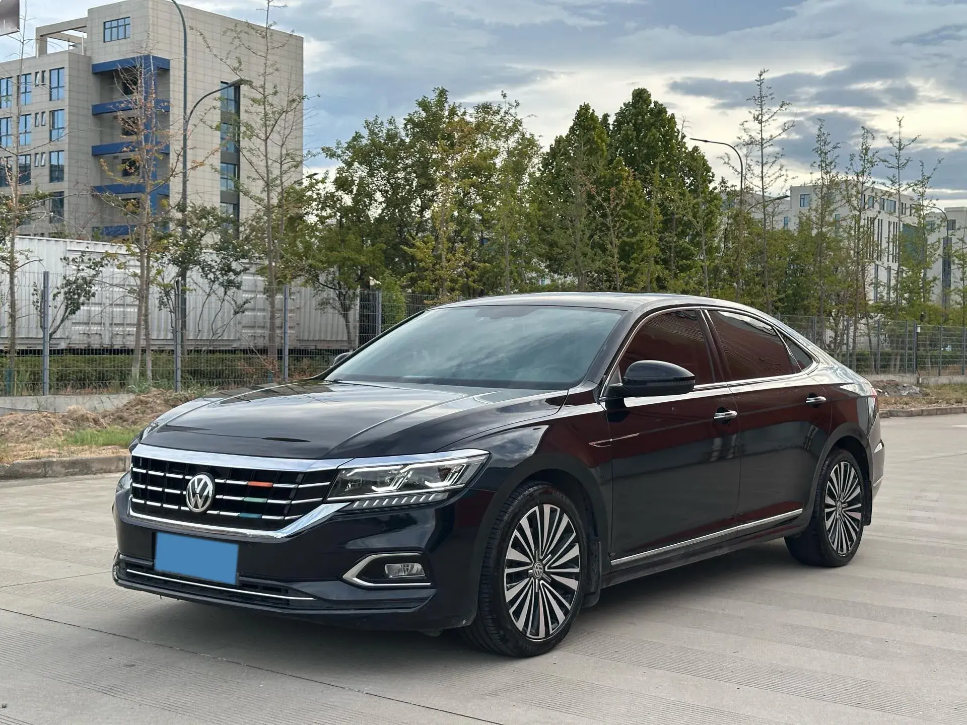2020 VOLKSWAGEN PASSAT view 1