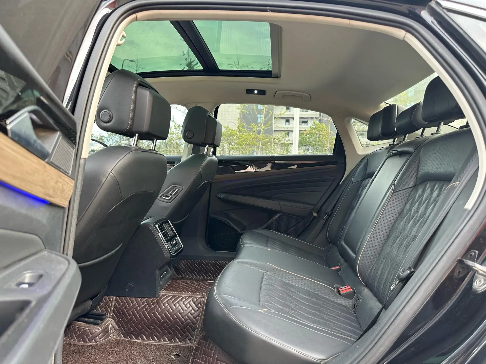 2020 VOLKSWAGEN PASSAT thumbnail 3