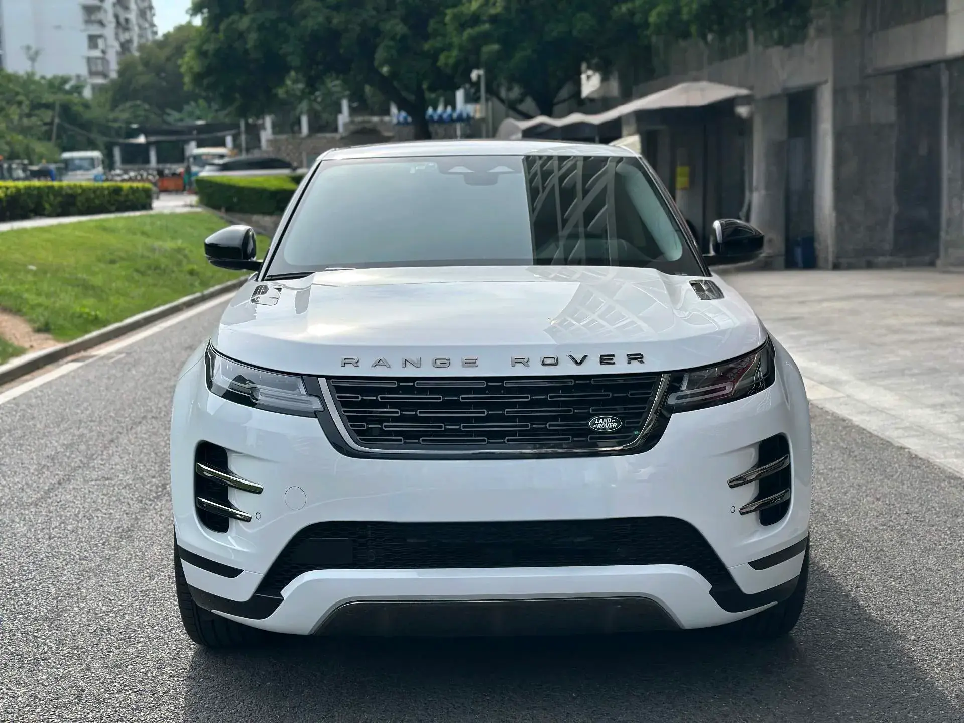 2024 LAND ROVER thumbnail 2