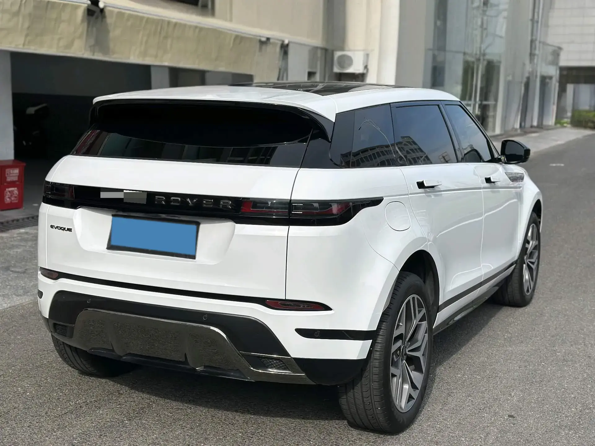 2024 LAND ROVER thumbnail 4