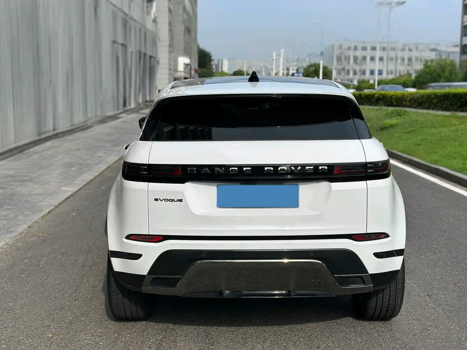 2024 LAND ROVER thumbnail 3