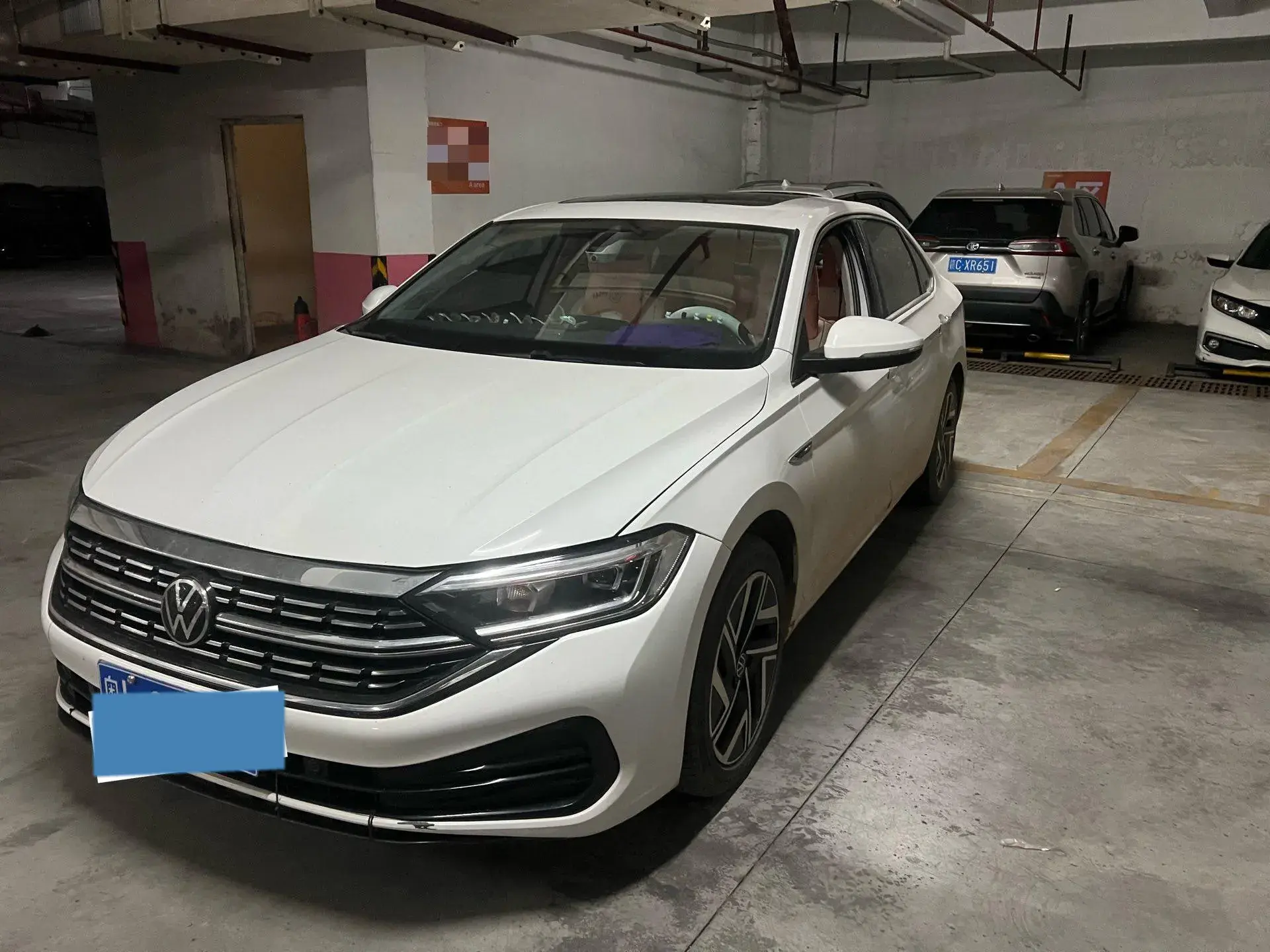 2023 VOLKSWAGEN SAGITAR view 1