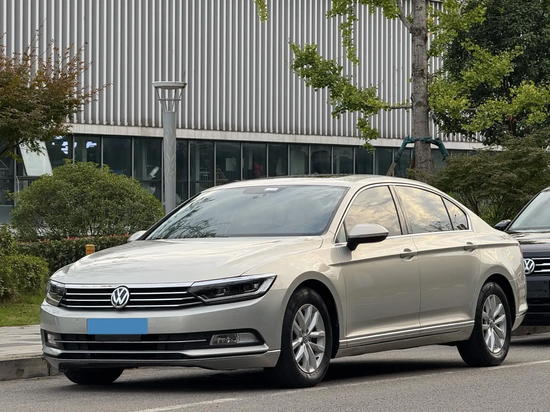 2019 VOLKSWAGEN MAGOTAN view 1
