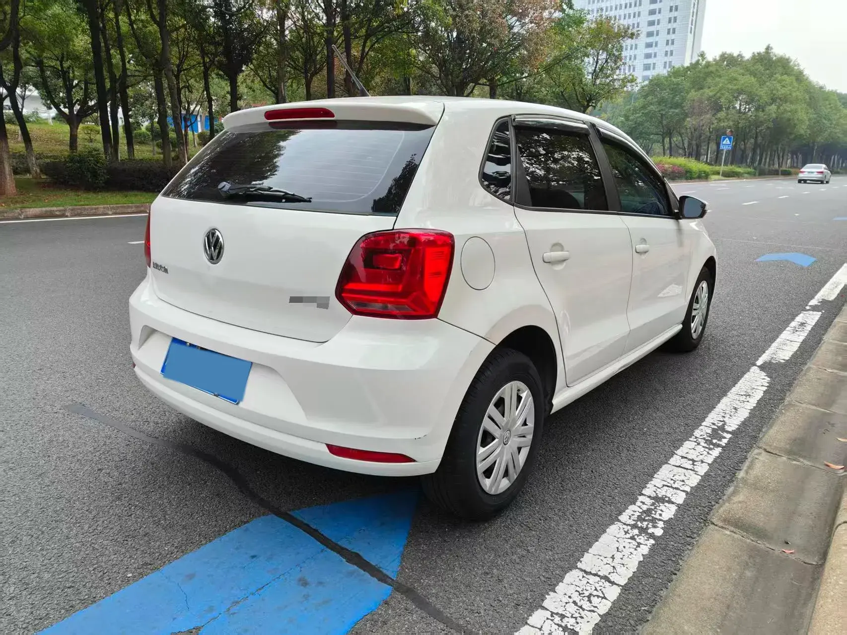 2016 VOLKSWAGEN POLO thumbnail 4