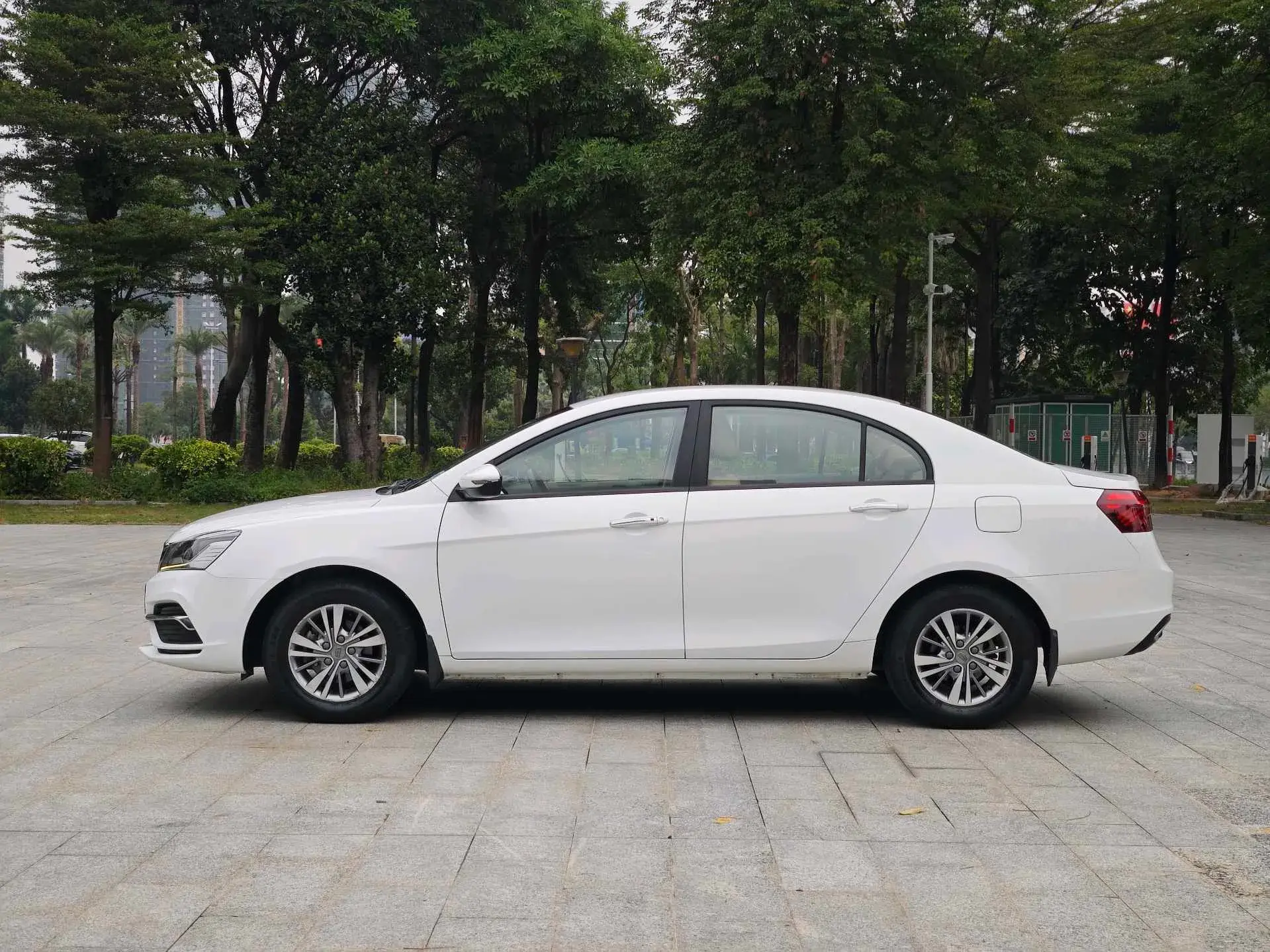 2018 GEELY EMGRAND thumbnail 4