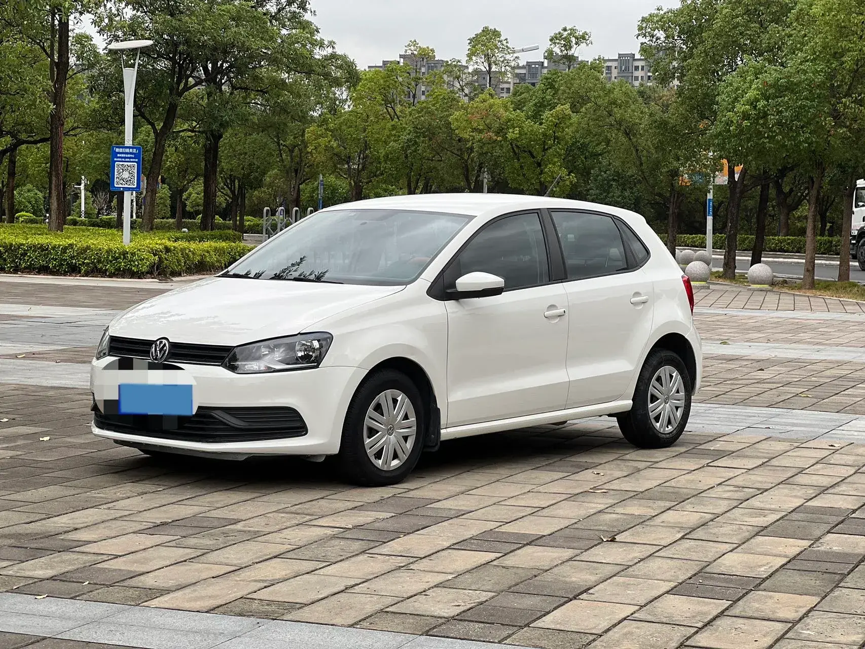 2018 VOLKSWAGEN POLO view 1