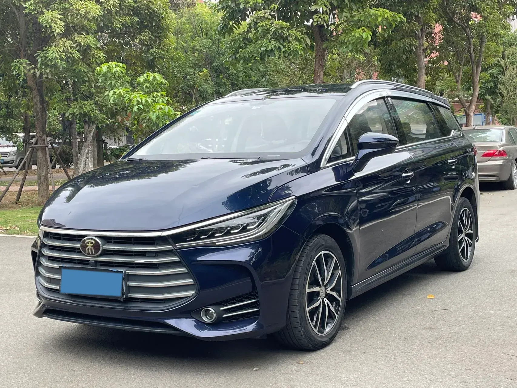 2017 BYD SONG view 1