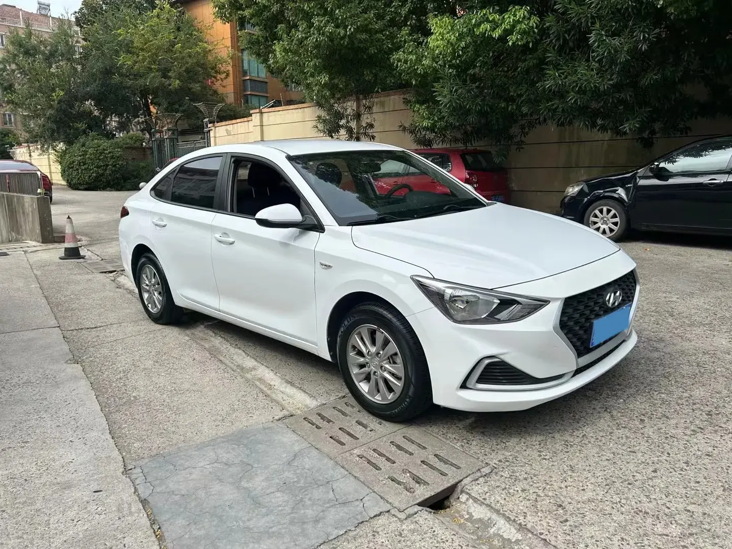 2017 HYUNDAI CELESTA thumbnail 3