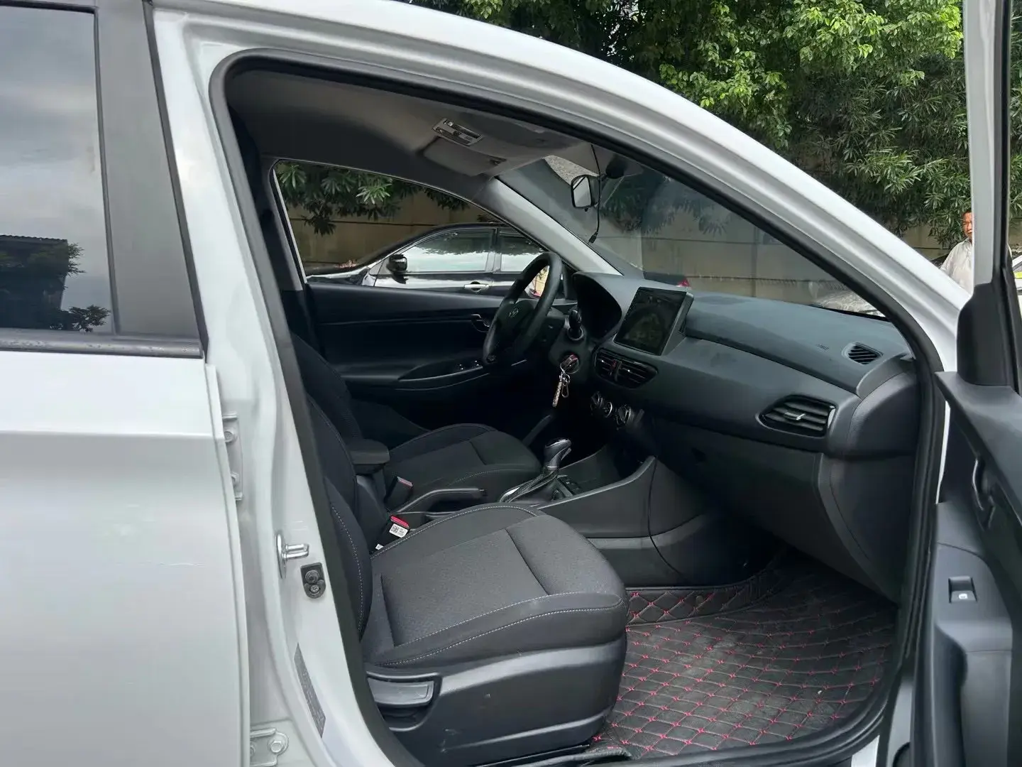 2017 HYUNDAI CELESTA thumbnail 4