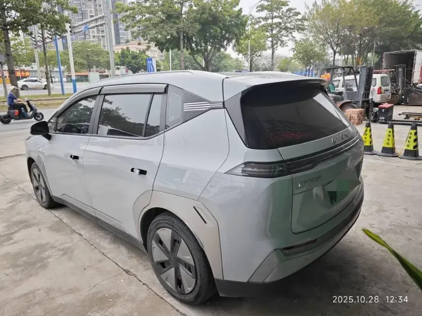 2023 AION Y thumbnail 3