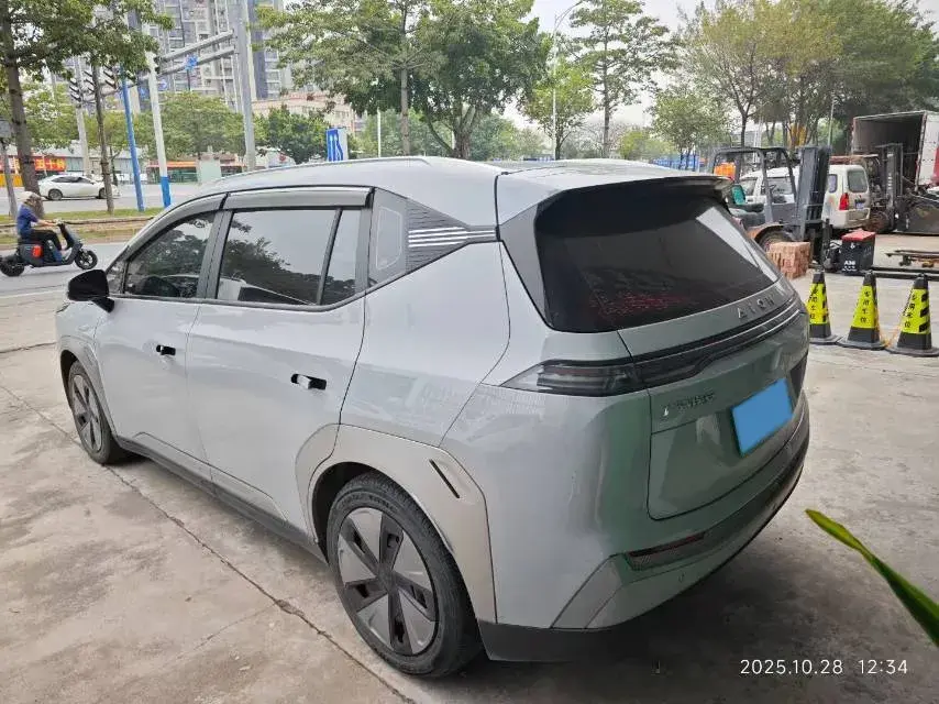 2023 AION Y thumbnail 4