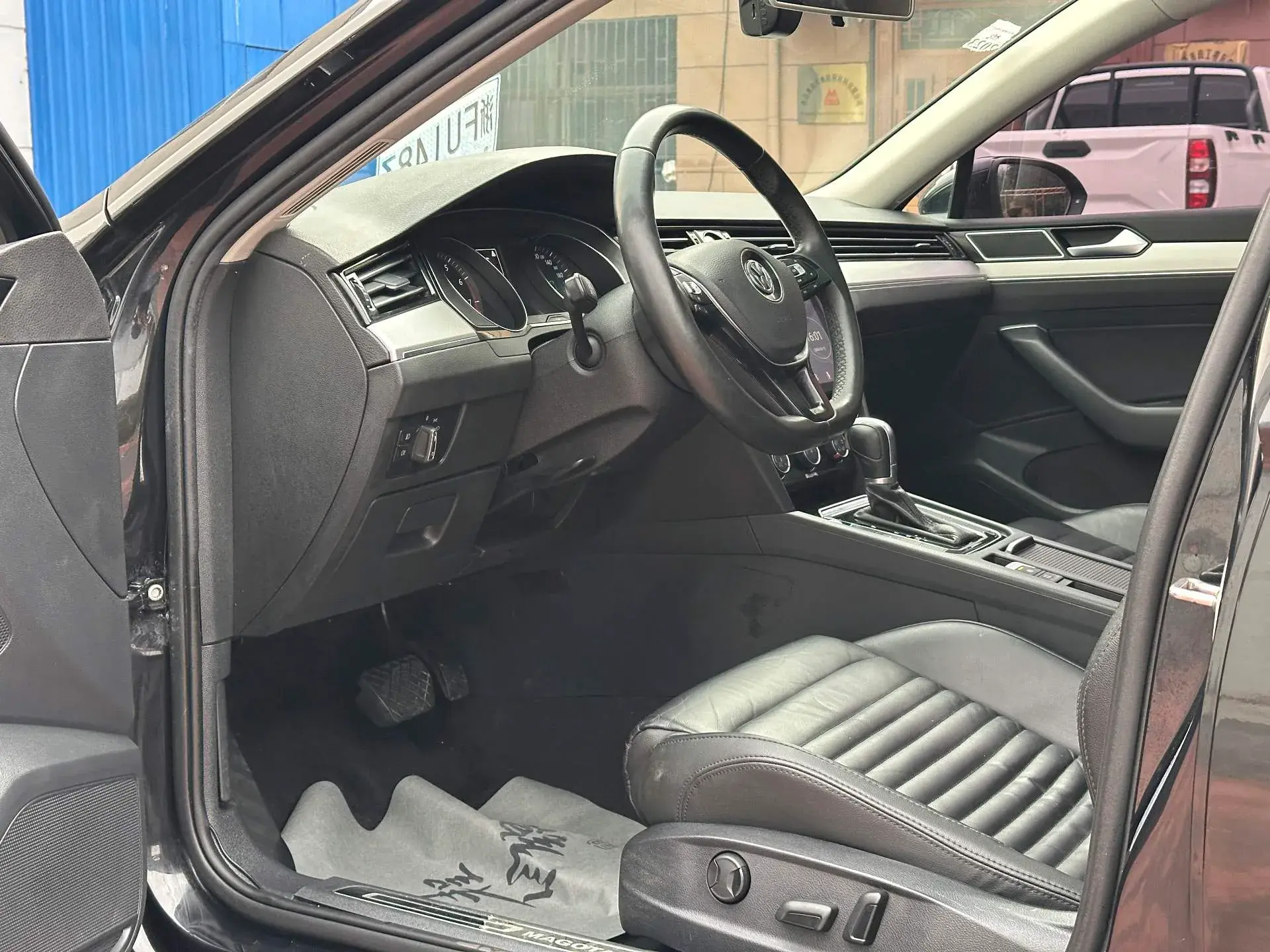 2019 VOLKSWAGEN MAGOTAN thumbnail 3