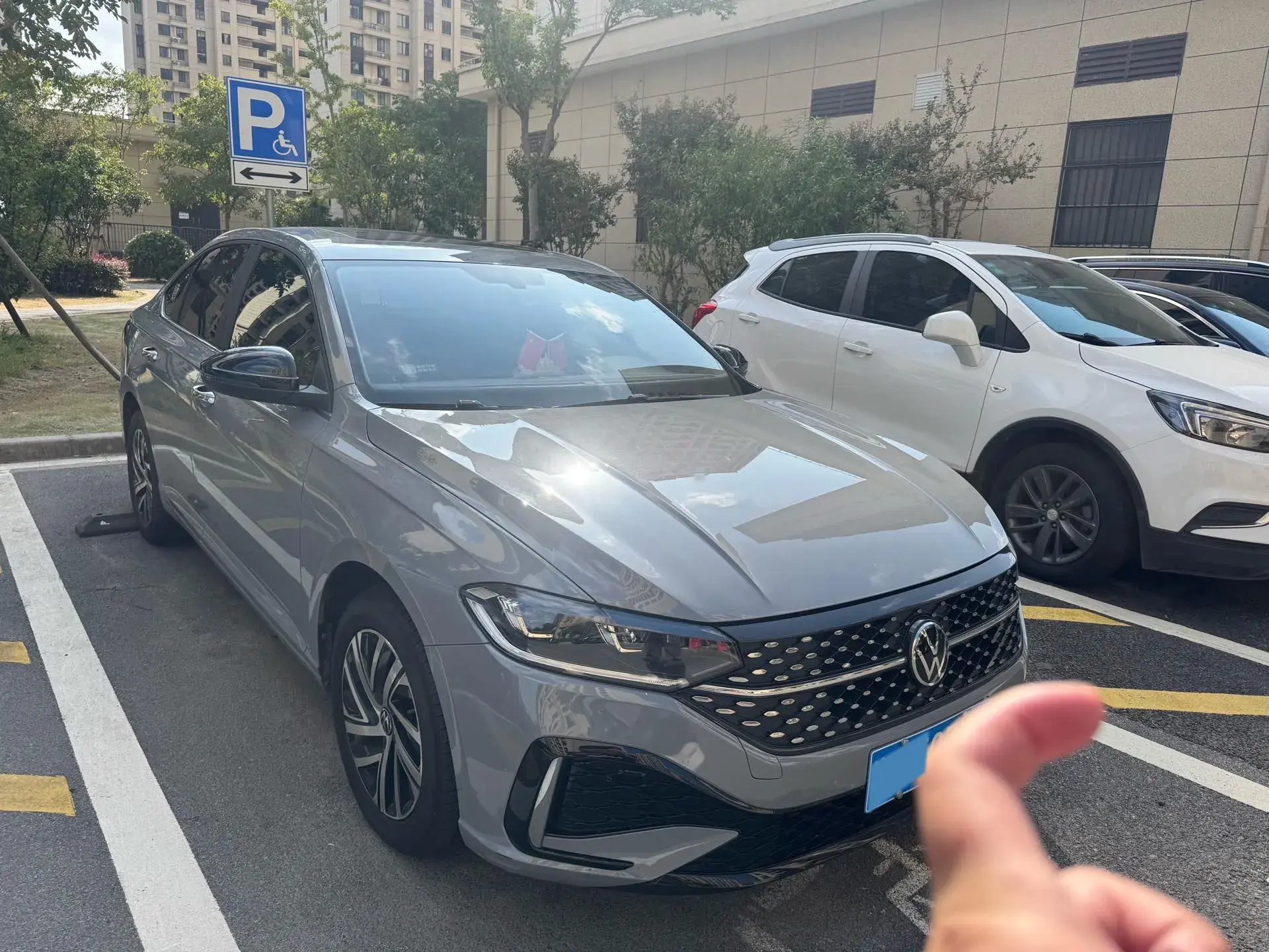 2023 VOLKSWAGEN LAVIDA thumbnail 3